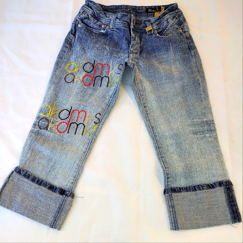 AKDMKS Cuffed Capri Jeans Embroidered Letters Sz 24" Waist, 19" Inseam, 7" Rise